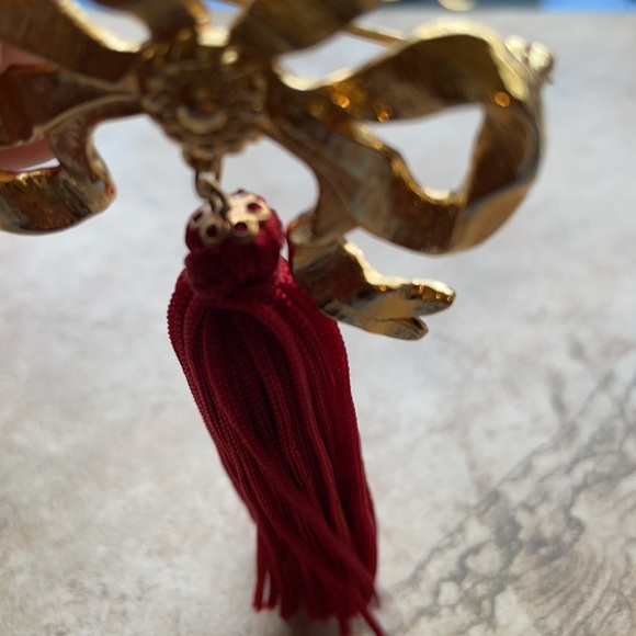 Vintage AVON Touch of Tassel Gold Tone Brooch Pin - Picture 5 of 7